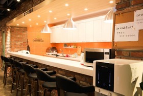 Sun and Moon Guest House - Hostel