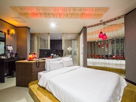 The Zenith Hotel