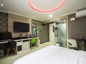 The Zenith Hotel