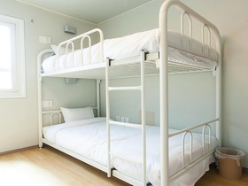 Uniqstay Hostel And Suite
