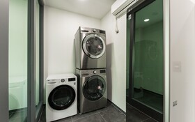 Changwon Jungangdong Business Hotel Hue