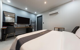 Changwon Jungangdong Business Hotel Hue