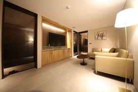 Hotel True