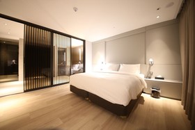 Hotel True