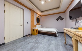 Cheonan Adonis