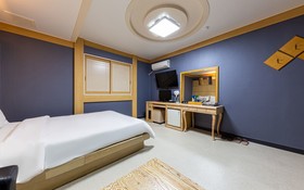 Cheonan Adonis