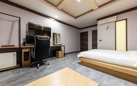 Cheonan Adonis