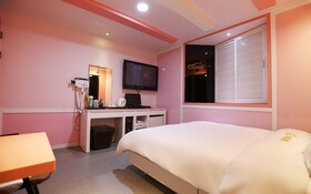 G7 Motel