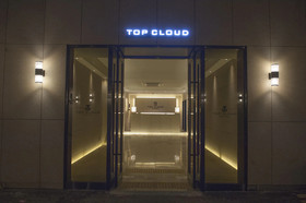 Top Cloud Hotel