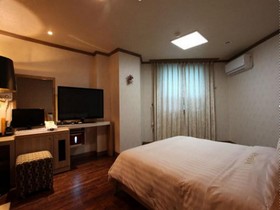 Chuncheon Tourist Hotel