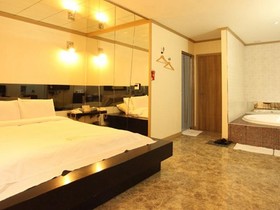 S Petite Hotel