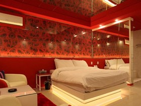 S Petite Hotel