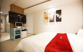 Five Hotel
