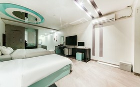 Five Hotel