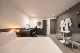 Workers Hotel Daejeon by Aank