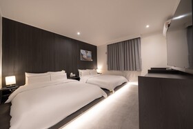 Workers Hotel Daejeon by Aank