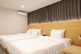 Calm Rest Hotel Gimhae