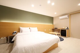 Calm Rest Hotel Gimhae