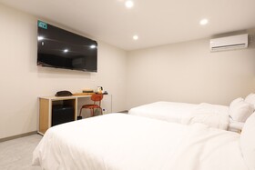 Calm Rest Hotel Gimhae
