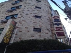 Lake Motel