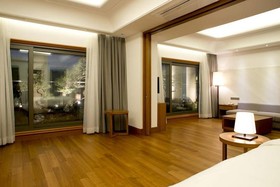 Pine Grove Hotel