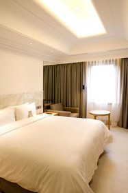 Pine Grove Hotel