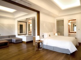 Pine Grove Hotel