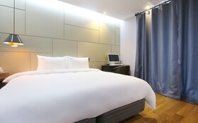 Gongju Hotel Moon