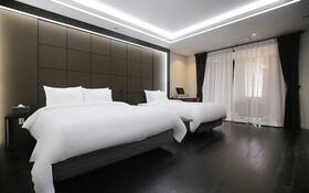 Gongju Hotel Moon