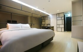 Gongju Hotel Moon