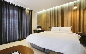 Gongju Hotel Moon