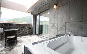 Gongju Hotel Moon