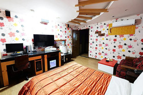 Cyber Motel