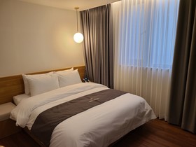 7 Bricks Hotel
