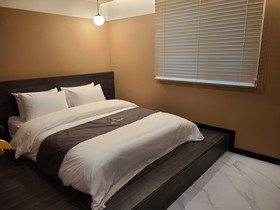 7 Bricks Hotel