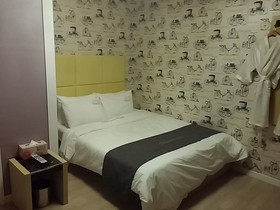 Chocolate Hotel