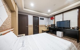 Gwangju Chungjangro Regency