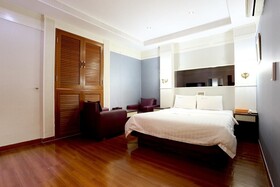 All-In Hotel