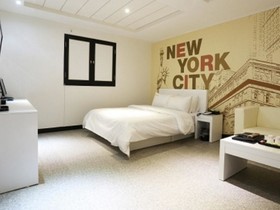 D Day Hotel