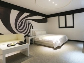 D Day Hotel