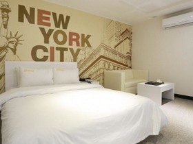 D Day Hotel