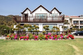 Ganghwa Hwanggeumnoeul Pension
