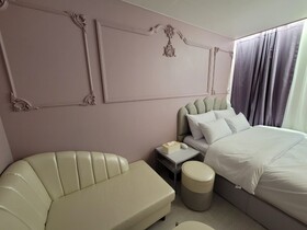 Glam Hotel