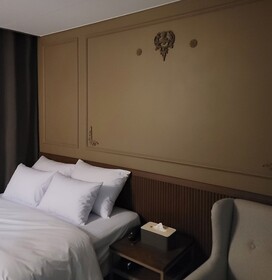 Glam Hotel