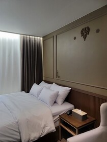 Glam Hotel