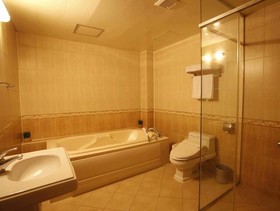 Incheon Airport Queen