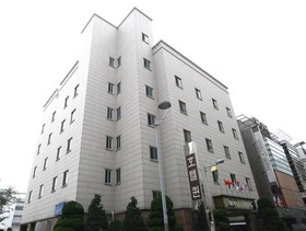 Incheon Airport Queen