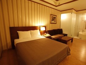 Incheon Airport Queen