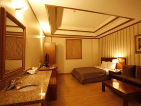 Incheon Airport Queen