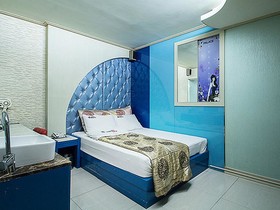 Palace Motel